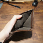 Carteira Compacta de Couro com Dobragem Dupla, Estilo Minimalista e Design Ultra-Fino para Cartões