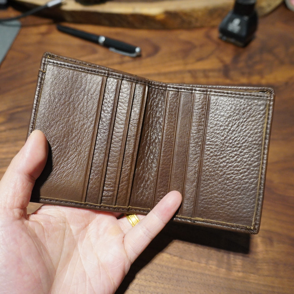 Carteira Compacta de Couro com Dobragem Dupla, Estilo Minimalista e Design Ultra-Fino para Cartões