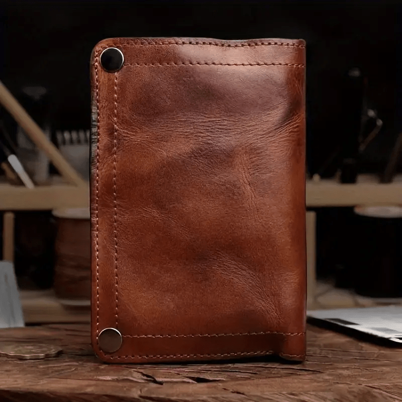 Carteira Masculina Personalizada Vintage Feita à Mão em Couro de Flor Sazonal Integral - Design Vertical Compacto com Vários Porta-Cartões, Compartimento com Zíper e Costura Durável. Carteira de Couro Marrom Premium de Dobra Dupla para Uso Diário com Texto Personalizável