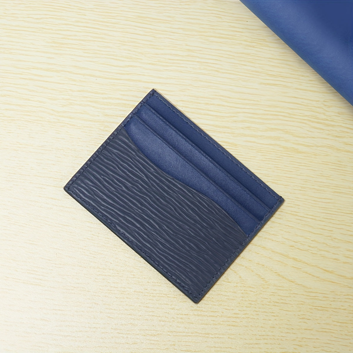 Porta-cartões de couro vaca de primeira camada, com padrão ondulado ultrafino e moderno, com múltiplos compartimentos para cartões e fotos, disponível em várias cores para homens e mulheres