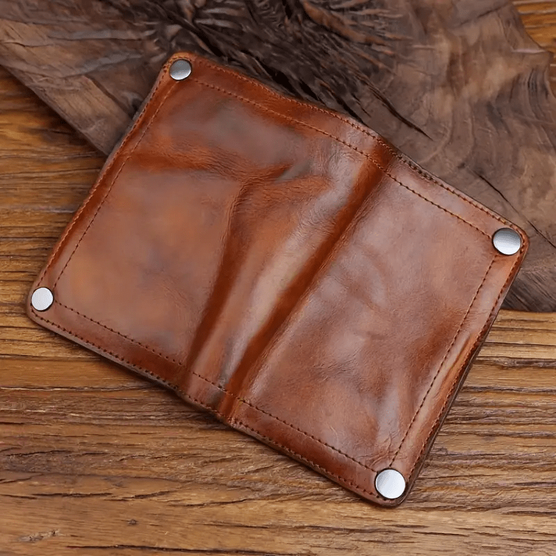 Carteira Masculina Personalizada Vintage Feita à Mão em Couro de Flor Sazonal Integral - Design Vertical Compacto com Vários Porta-Cartões, Compartimento com Zíper e Costura Durável. Carteira de Couro Marrom Premium de Dobra Dupla para Uso Diário com Texto Personalizável