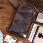 Carteira Masculina Personalizada Vintage Feita à Mão em Couro de Flor Sazonal Integral - Design Vertical Compacto com Vários Porta-Cartões, Compartimento com Zíper e Costura Durável. Carteira de Couro Marrom Premium de Dobra Dupla para Uso Diário com Texto Personalizável