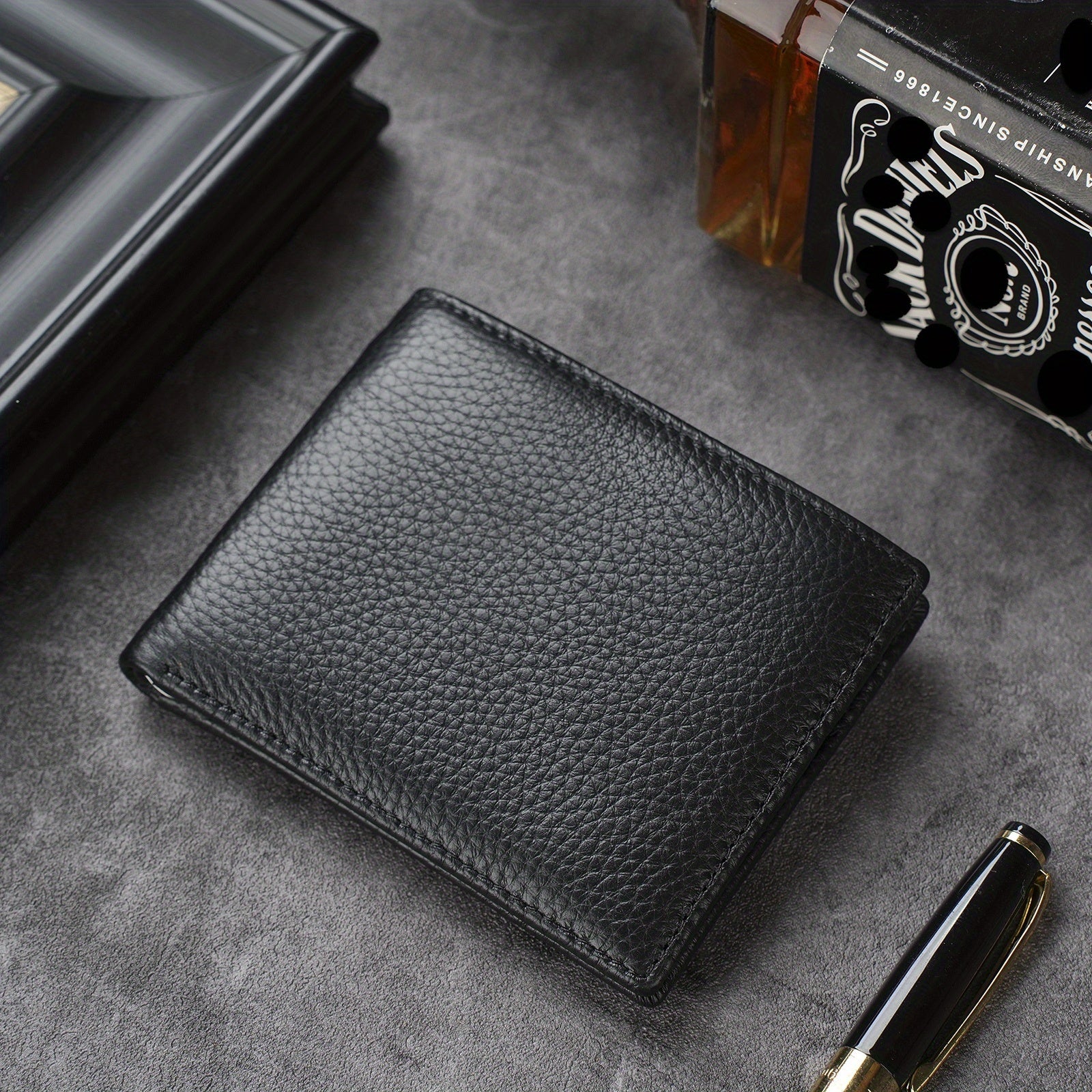 Carteira de Couro Genuíno para Dólares Americanos, Perfeita Como Presente de Natal. Inclui um Porta-Cartões de Crédito e um Bolso com Zíper para Moedas, juntamente com um Compartimento Interno com Zíper