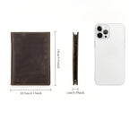 Este Carteira RFID Slim, de Inspiração Vintage, é Feita de Pele de Vaca de Alta Qualidade. Serve Três Fins, Acomodando a Sua Identificação, Cartões Bancários, Cartões de Crédito, Cartão de Condução e Matrícula do Veículo.