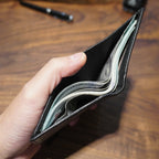 Carteira Compacta de Couro com Dobragem Dupla, Estilo Minimalista e Design Ultra-Fino para Cartões